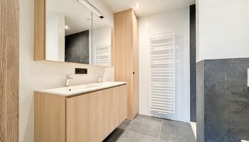 Gerenoveerde penthouse met zongericht en uitzonderlijk groot terras