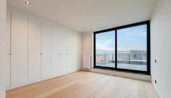 Gerenoveerde penthouse met zongericht en uitzonderlijk groot terras