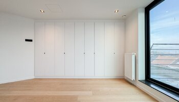 Gerenoveerde penthouse met zongericht en uitzonderlijk groot terras