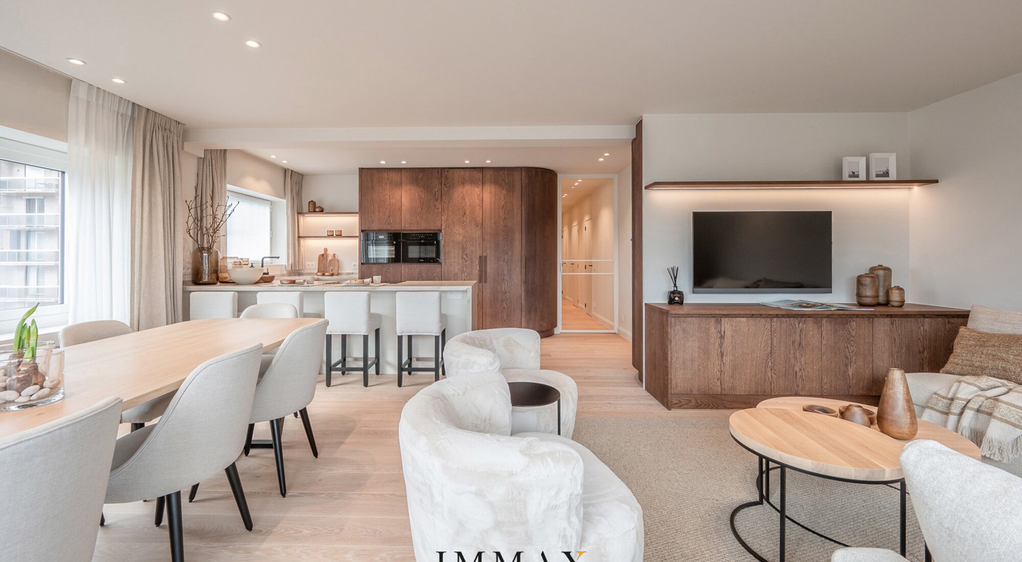 Prachtig gerenoveerd hoekappartement met open zicht