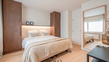 Prachtig gerenoveerd hoekappartement met open zicht