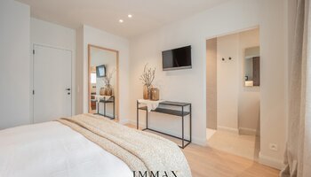 Prachtig gerenoveerd hoekappartement met open zicht