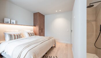 Prachtig gerenoveerd hoekappartement met open zicht