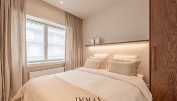 Prachtig gerenoveerd hoekappartement met open zicht