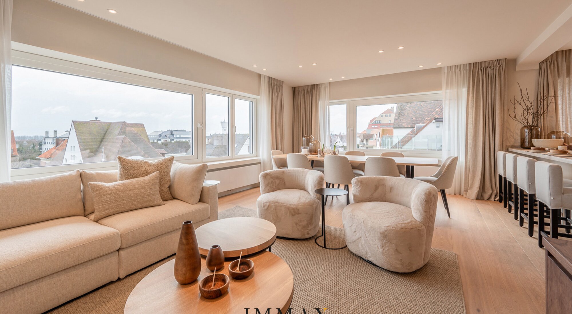 Prachtig gerenoveerd hoekappartement met open zicht
