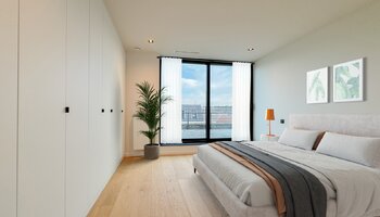 Gerenoveerde penthouse met zongericht en uitzonderlijk groot terras