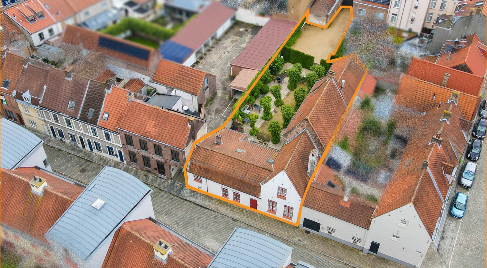 Polyvalent handelshuis met horecazaak/privéwoning/ruim terras/privé-parking