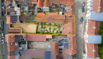Polyvalent handelshuis met horecazaak/privéwoning/ruim terras/privé-parking