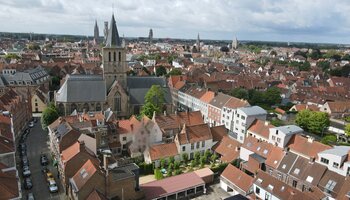 Polyvalent handelshuis met horecazaak/privéwoning/ruim terras/privé-parking