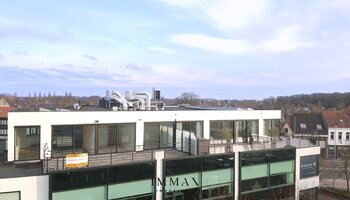 Gerenoveerde penthouse met ruim zongericht terras