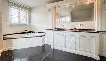 Exclusieve villa met tuin en zwembad 
