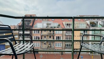 Appartement lumineux en duplex (en angle) situé au centre de la ville