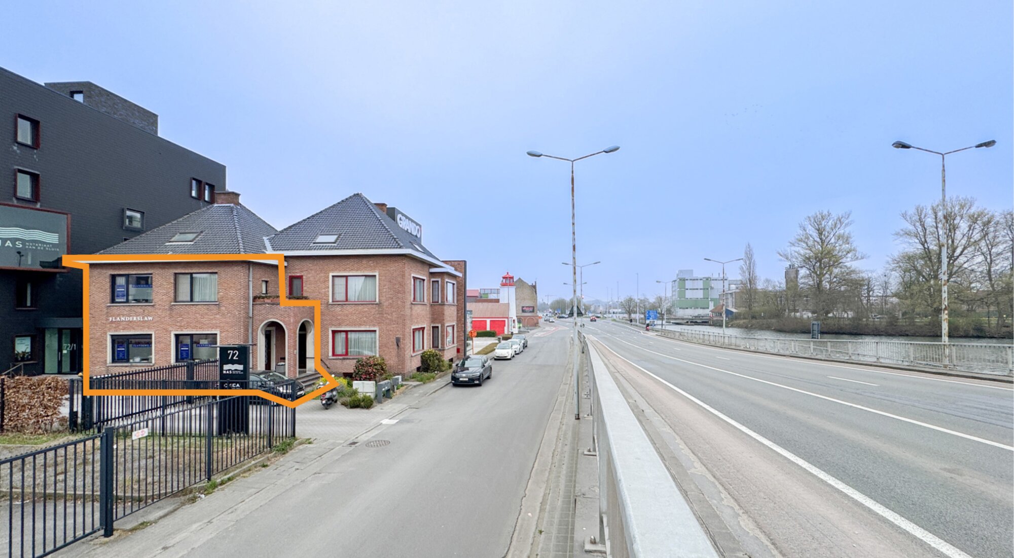 Kantoor in authentiek gebouw op commerciële ligging langs de ring van Brugge