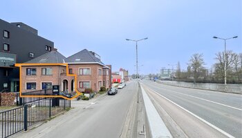 Kantoor in authentiek gebouw op commerciële ligging langs de ring van Brugge