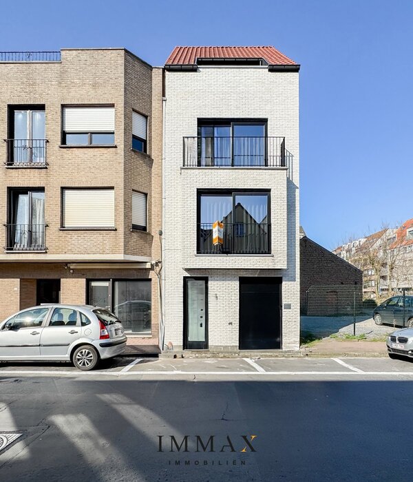 Recente woning met 4 slaapkamers nabij de Lippenslaan en het centrum