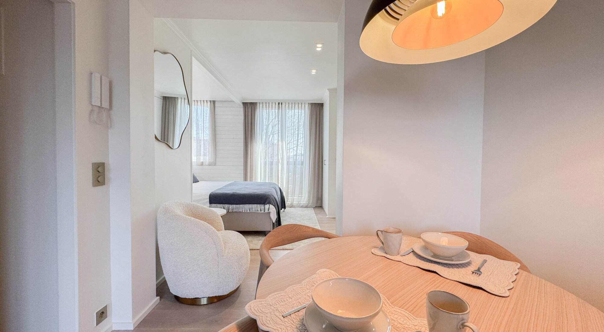 Gerenoveerd appartement met 1-SLK en open zicht 