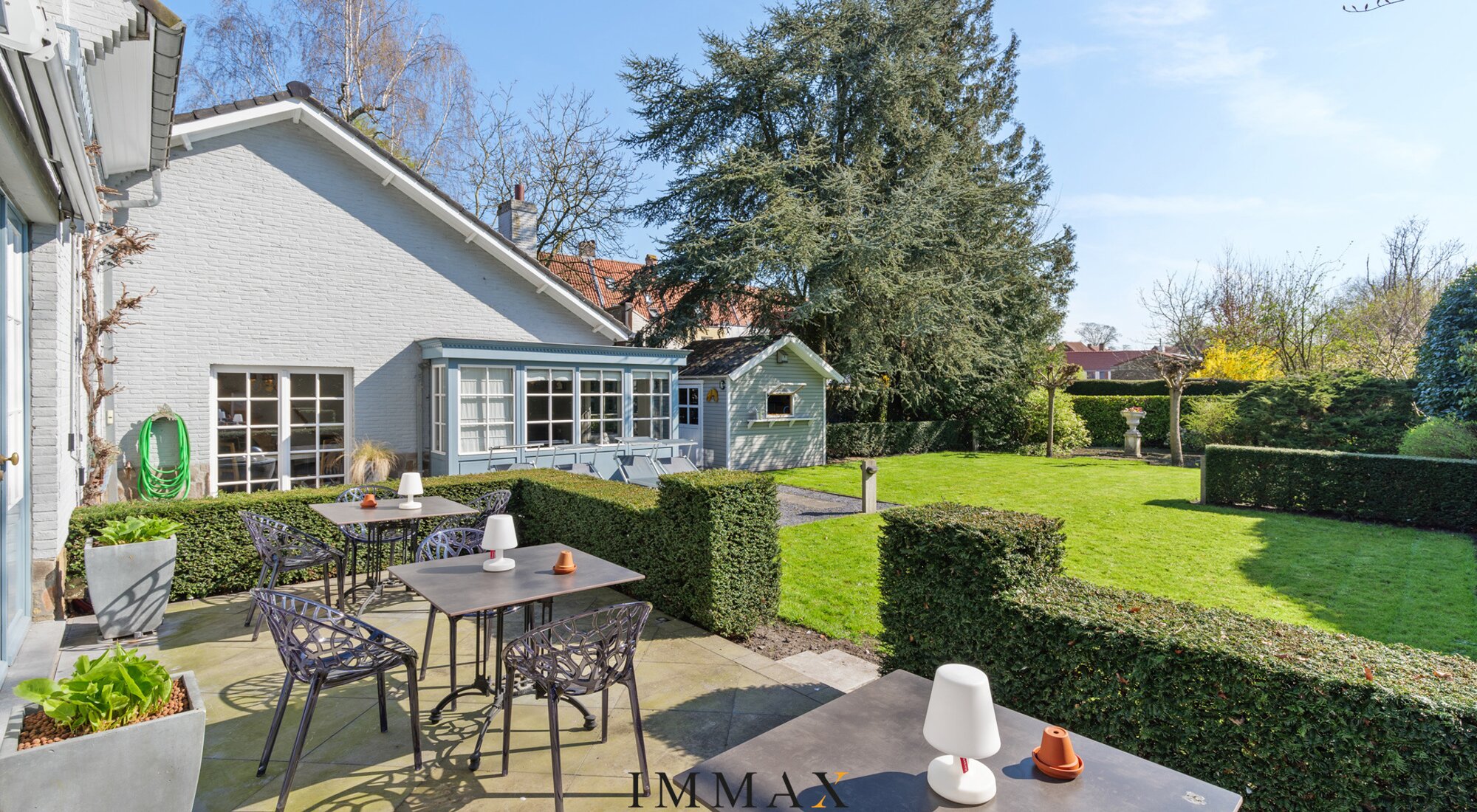 Unieke villa met grote tuin en parking in centrum Brugge