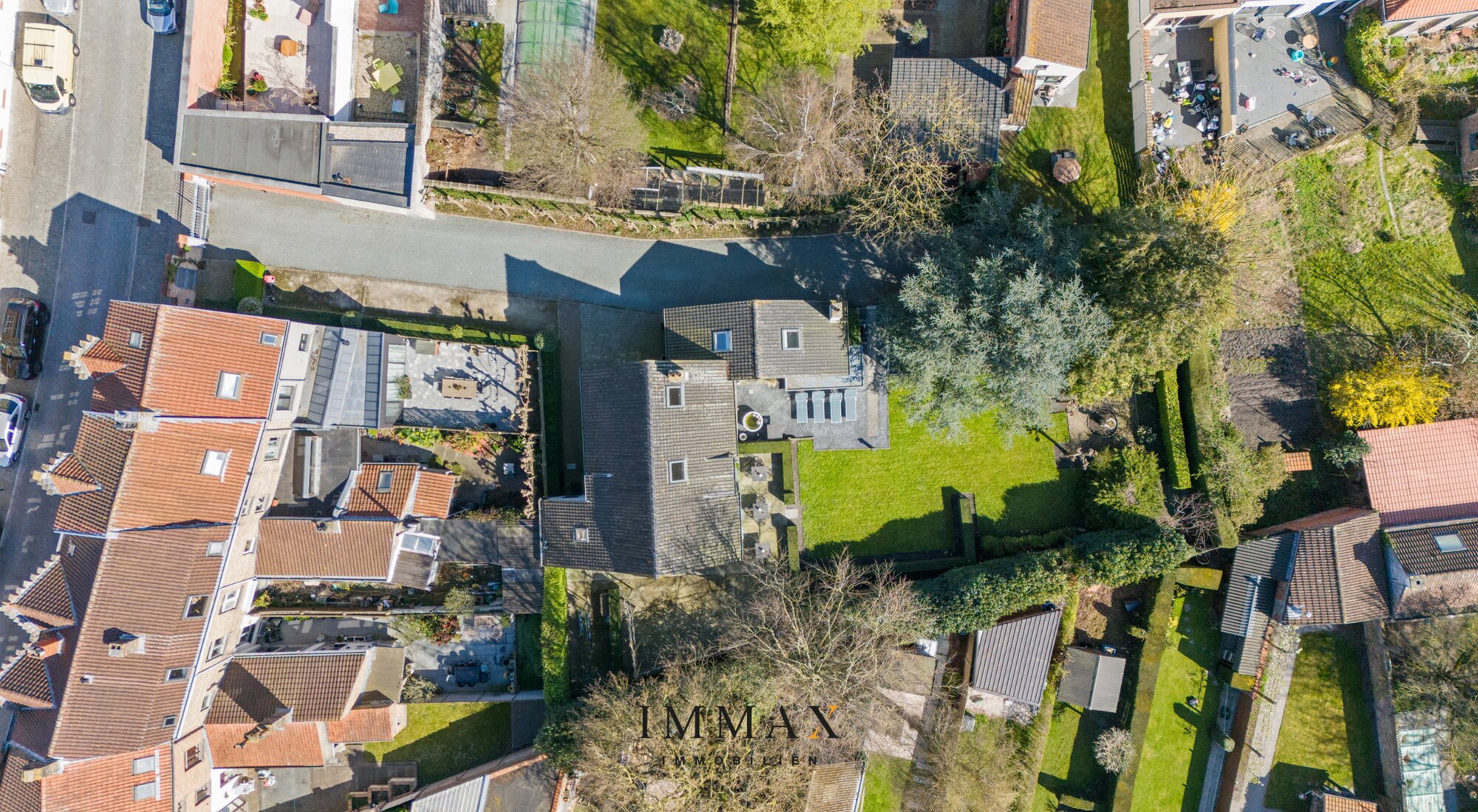 Unieke villa met grote tuin en parking in centrum Brugge