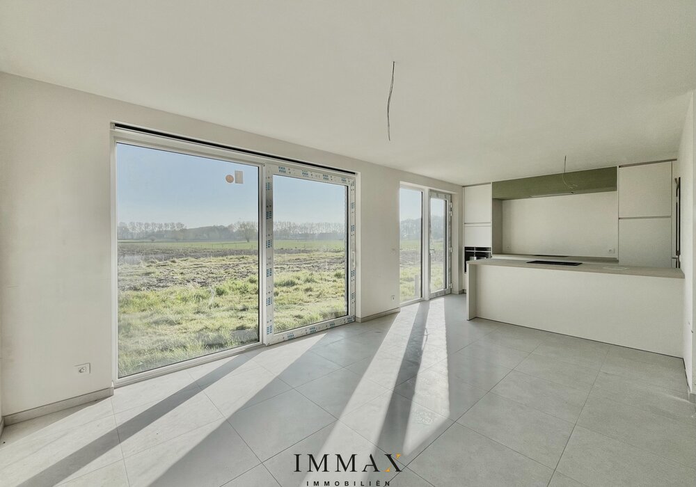 Halfopen nieuwbouwwoning met panoramisch zicht op weilanden