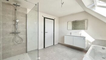 Halfopen nieuwbouwwoning met panoramisch zicht op weilanden