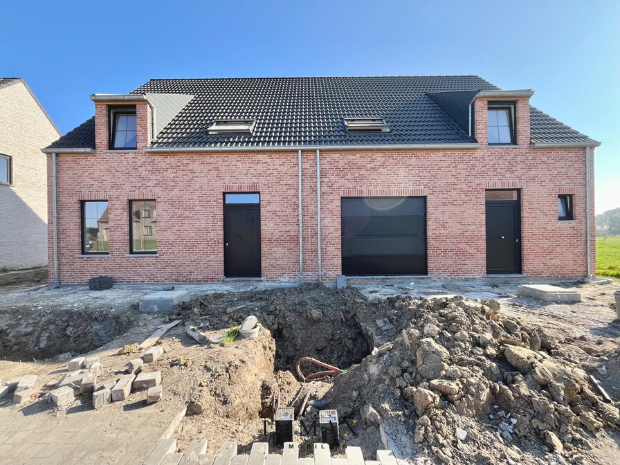 4 landelijk gelegen halfopen nieuwbouwwoningen