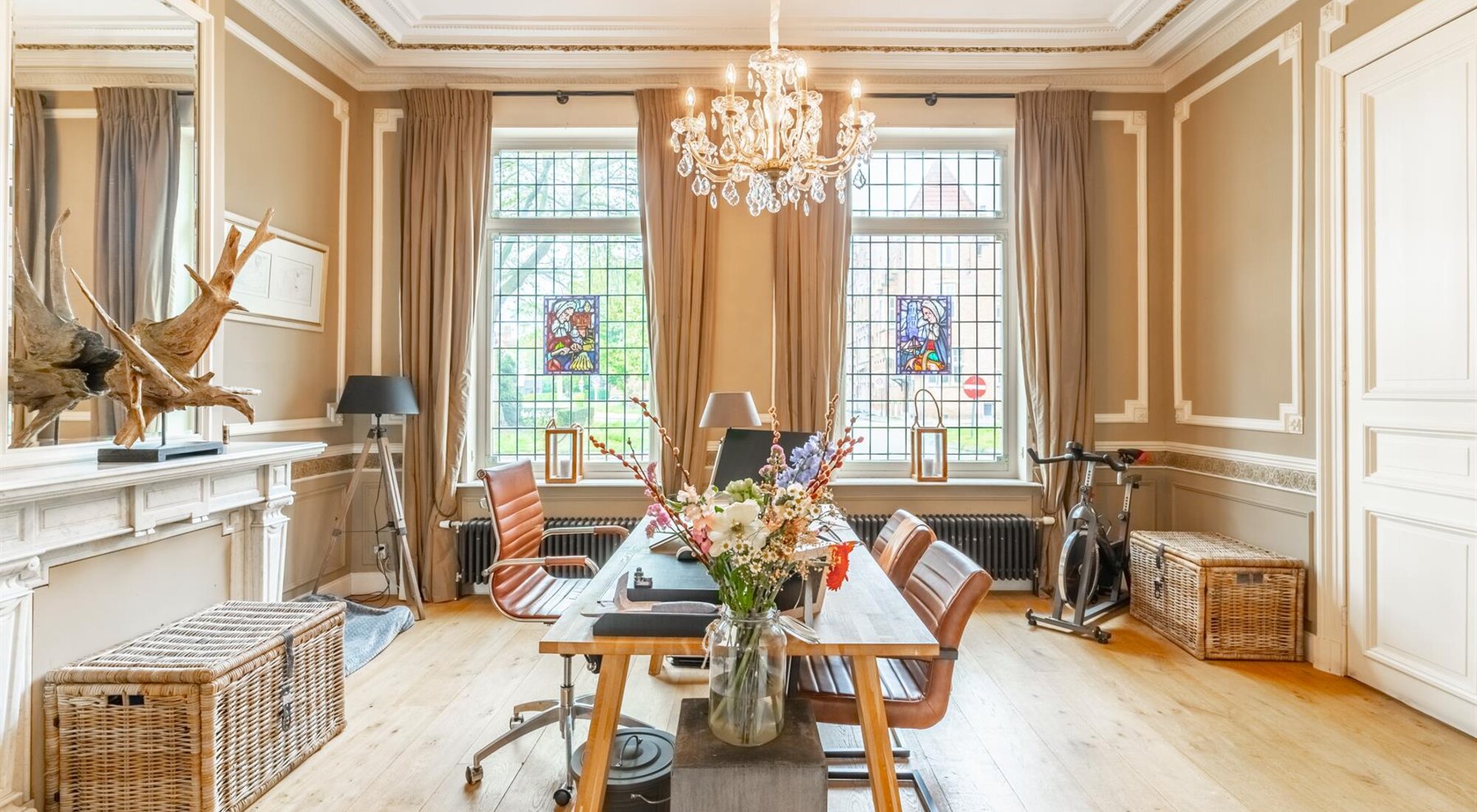 Authentieke en stijlvol gerenoveerde herenwoning met stadstuin