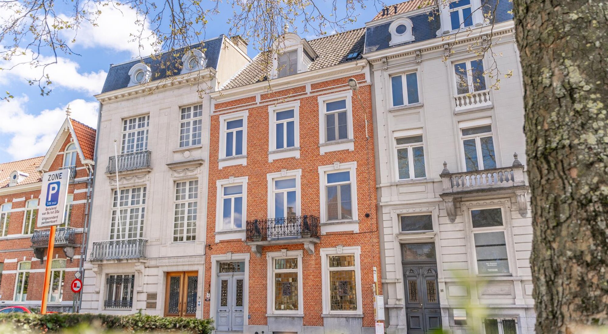 Charmant en stijlvol gerenoveerde herenwoning met stadstuin