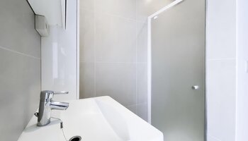 Lichtrijk 1-SLK appartement vlakbij de Lippenslaan