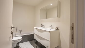 Appartement récent de 3 chambres avec terrasse