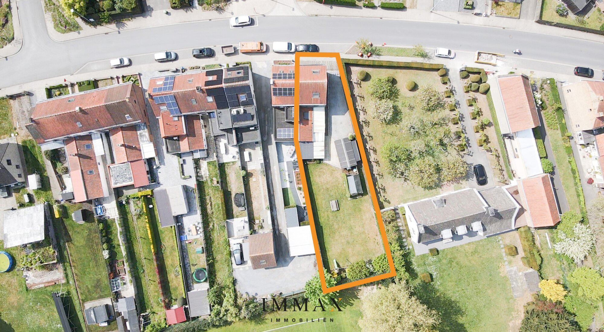 Te renoveren halfopen woning met zonnige tuin op toplocatie