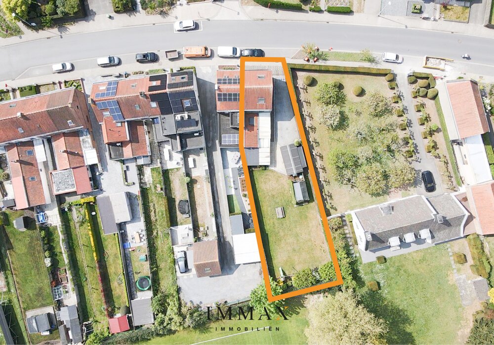 Te renoveren halfopen woning met zonnige tuin op toplocatie
