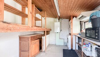Te renoveren halfopen woning met zonnige tuin op toplocatie
