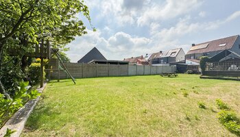Te renoveren halfopen woning met zonnige tuin op toplocatie