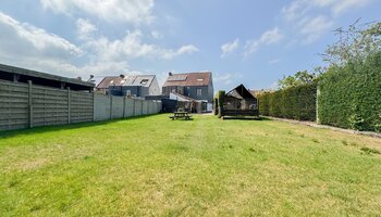 Te renoveren halfopen woning met zonnige tuin op toplocatie