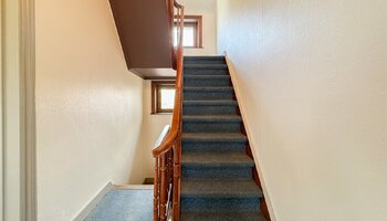 Te renoveren halfopen woning met zonnige tuin op toplocatie