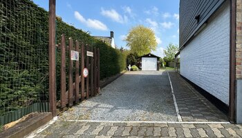 Te renoveren halfopen woning met zonnige tuin op toplocatie