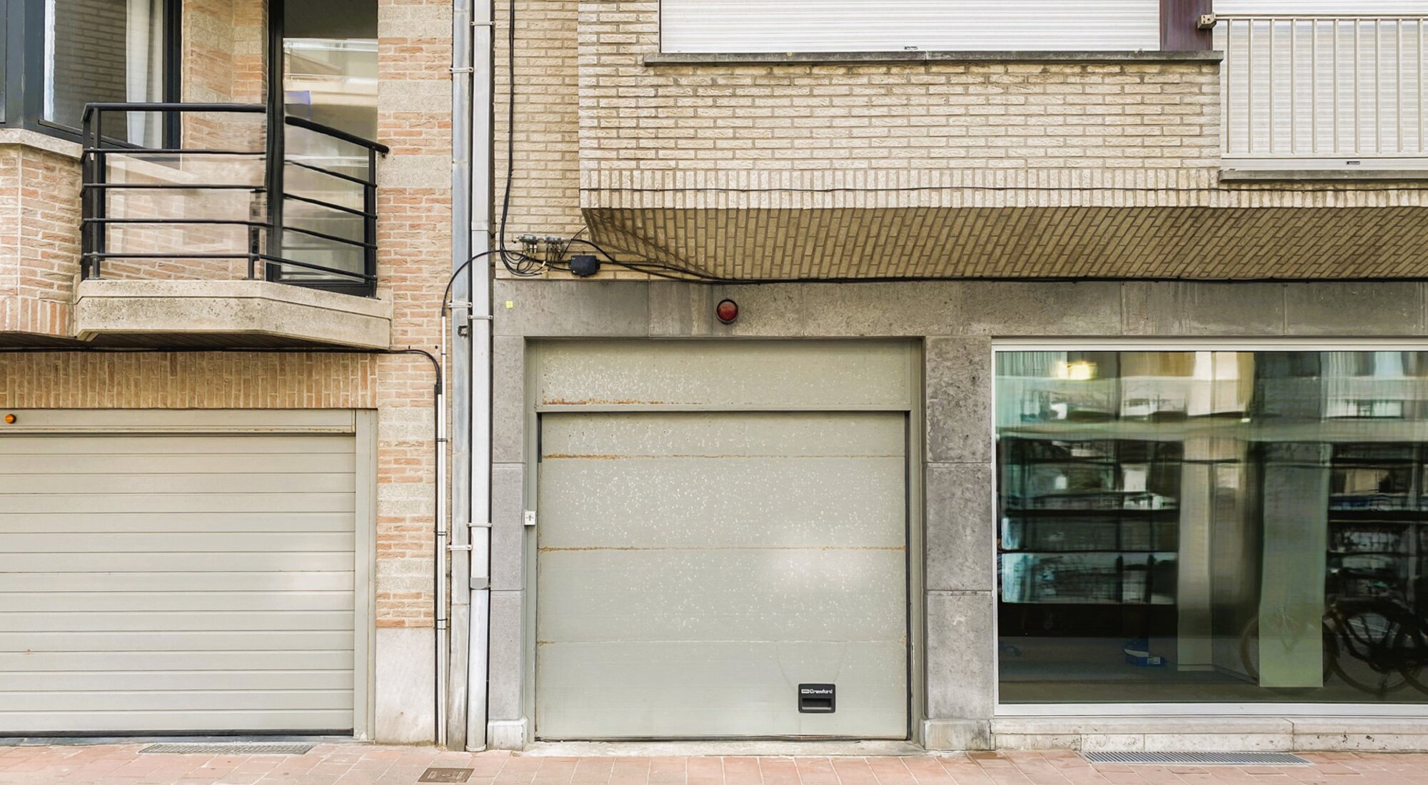 Spacieux box à double garage près de la plage et du centre 