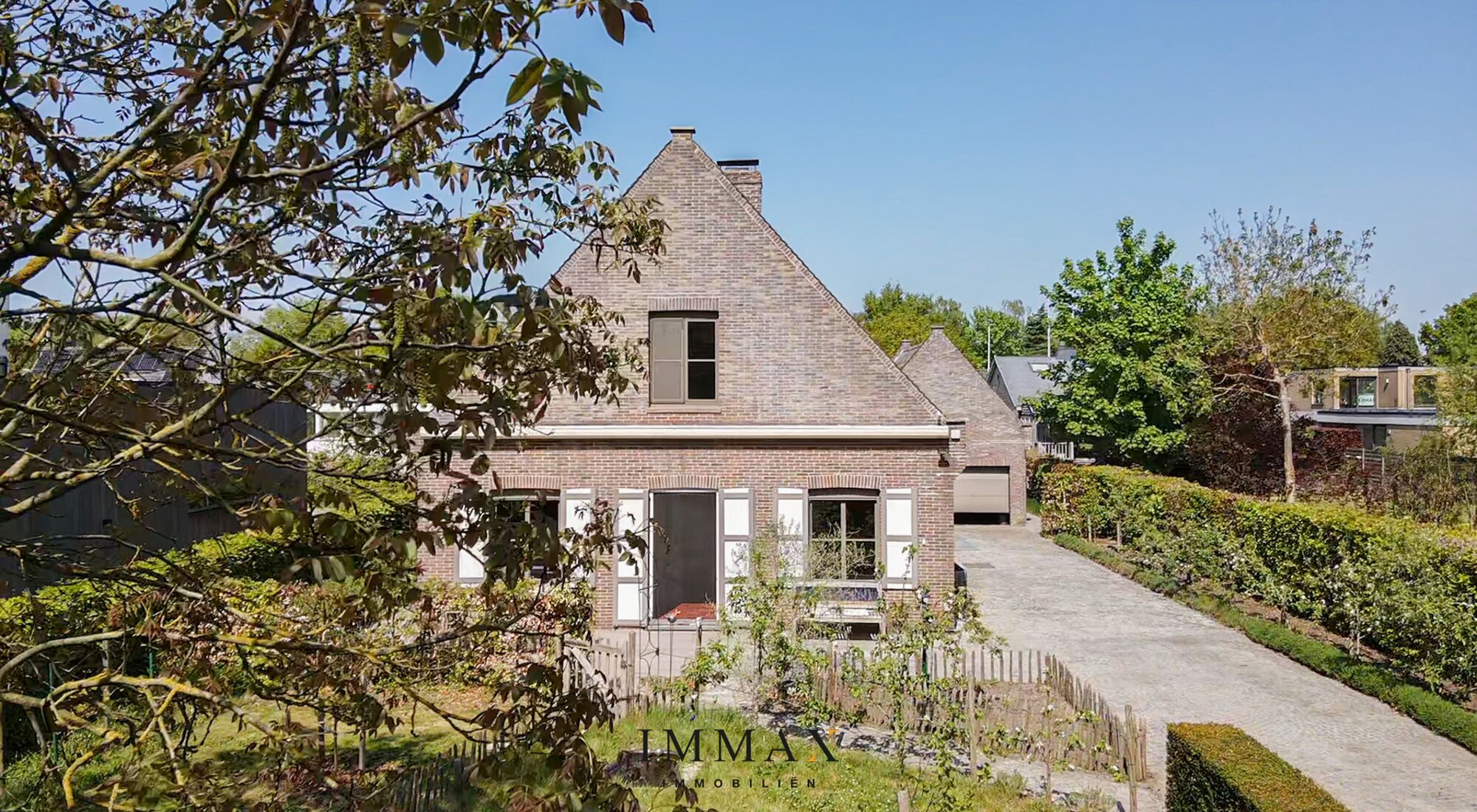 Instapklare gelijkvloerse villa met zonnige tuin