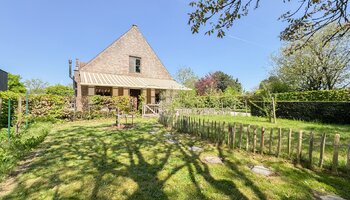 Instapklare gelijkvloerse villa met zonnige tuin