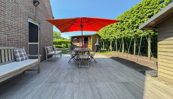 Instapklare gelijkvloerse villa met zonnige tuin