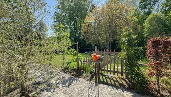 Instapklare gelijkvloerse villa met zonnige tuin