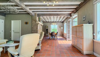 Instapklare gelijkvloerse villa met zonnige tuin