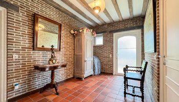 Instapklare gelijkvloerse villa met zonnige tuin