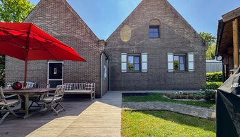 Instapklare gelijkvloerse villa met zonnige tuin