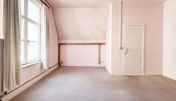 Polyvalent handelshuis met horecazaak/privéwoning/ruim terras/privé-parking