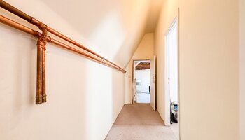 Polyvalent handelshuis met horecazaak/privéwoning/ruim terras/privé-parking
