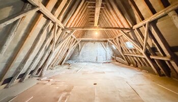 Polyvalent handelshuis met horecazaak/privéwoning/ruim terras/privé-parking