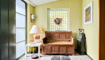 Authentiek landhuis met een aansluitende woonst, alleenstaande schuur gelegen in alle privacy