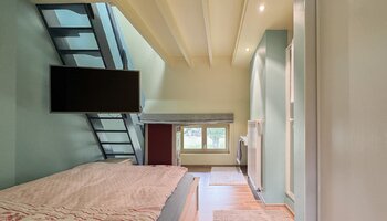 Authentiek landhuis met een aansluitende woonst, alleenstaande schuur gelegen in alle privacy