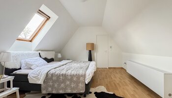 Authentiek landhuis met een aansluitende woonst, alleenstaande schuur gelegen in alle privacy